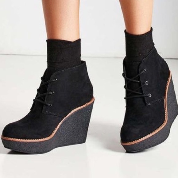 Urban Outfitter Black Suede Wedges - Picture 13 of 13